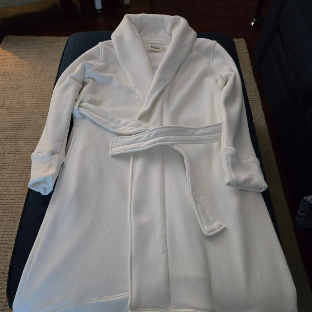 Like New White Ugg Bathrobe Size Large